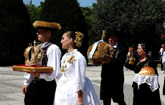 "Bunjevačka dužionica"- Gradonačelniku predat blagoslovljen "kruv"