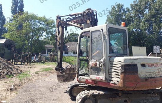 U toku postavljanje pontonskog mosta 4