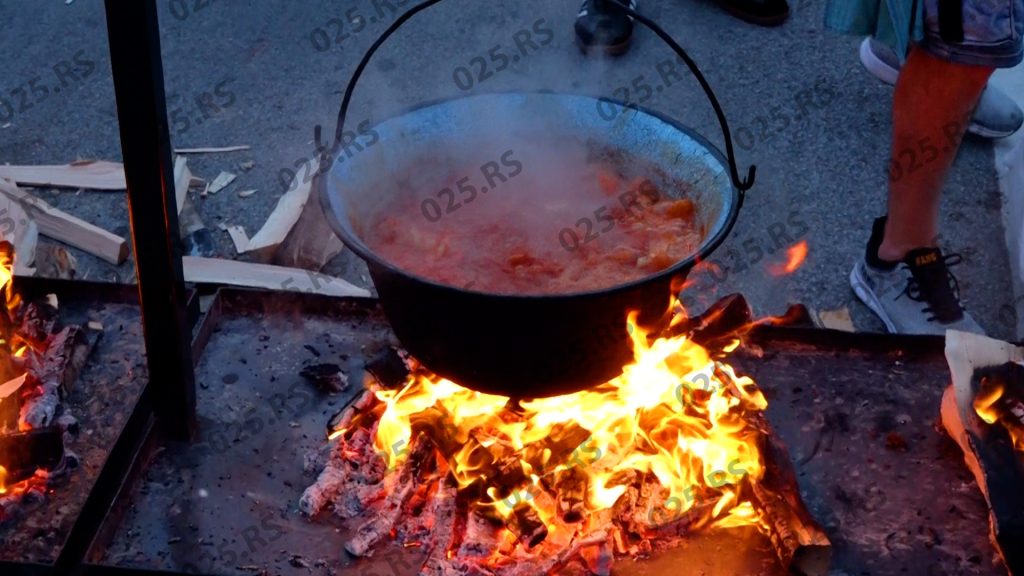 Višegodišnja tradicija nadmetanja u ribolovu i kuvanju najboljeg ribljeg paprikaša 9