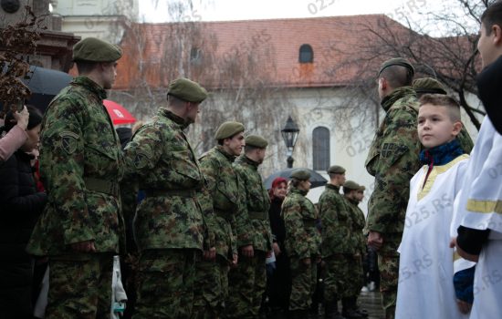  Paljenjem badnjaka tradicionalno obeležen Badnji dan u Somboru