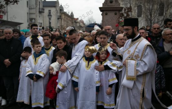  Paljenjem badnjaka tradicionalno obeležen Badnji dan u Somboru