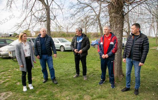 Obilazak završenih radova na uređenju sportskih objekata, fudbalskog stadiona u Staparu