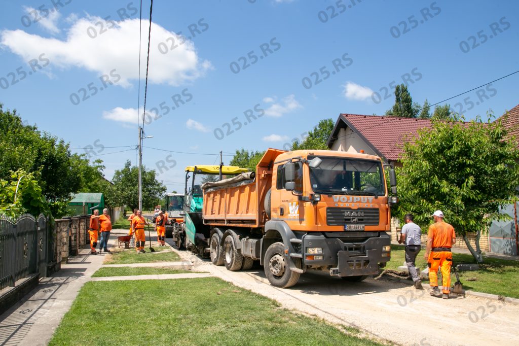 Asfaltiranje ulica Dušana Mudraka i Pavla Vujisića - Sombor