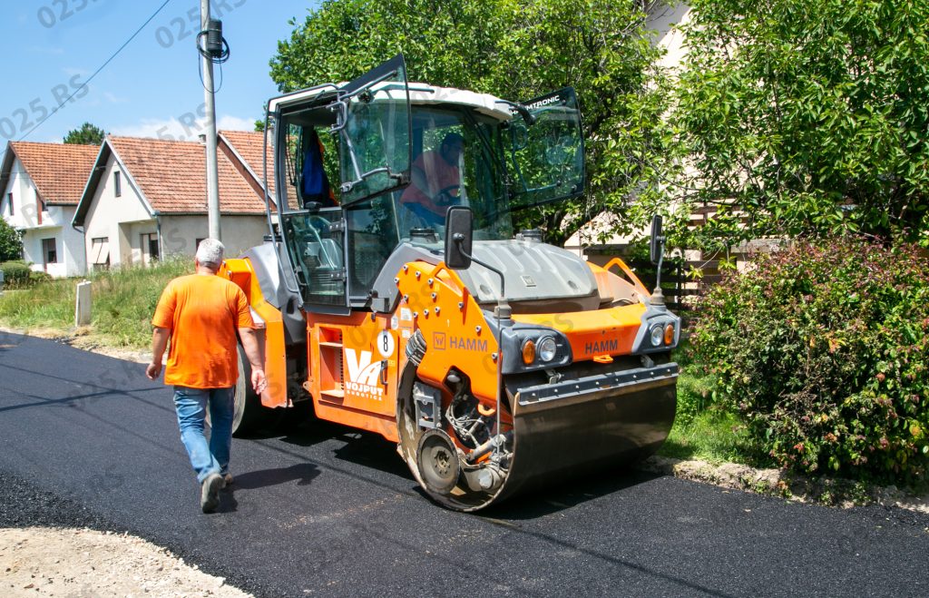 Asfaltiranje ulica Dušana Mudraka i Pavla Vujisića - Sombor