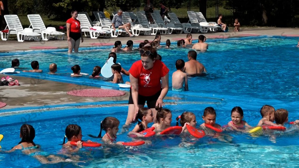 Na bazenima „Junaković“ startovala Škola plivanja
