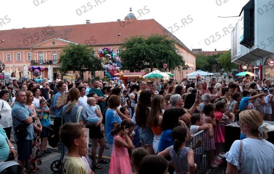 „Šareni vokali“ oduševili publiku „Somborskog leta“