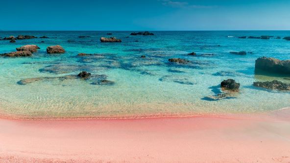 Najlepša plaža na Kritu: Turistima su ružičasti pesak i tirkizno more nestvarni!