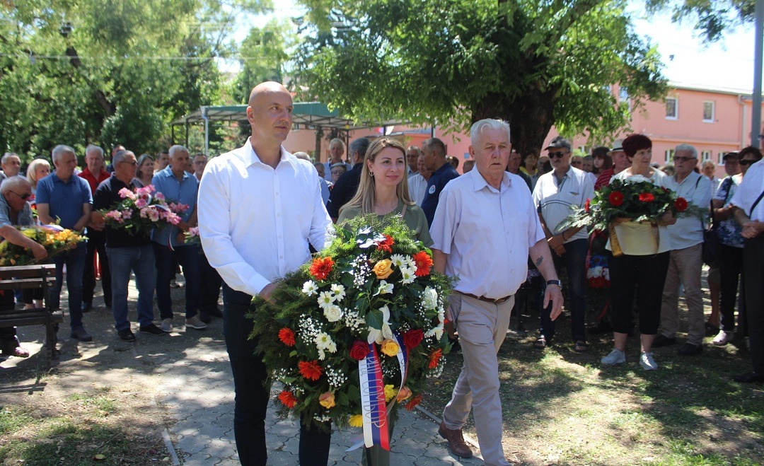 Polaganjem venaca odana počast palim borcima u Kljajićevu