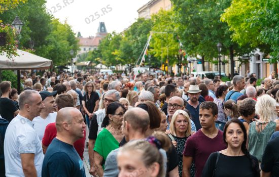 „Veče uličnih svirača“ oduševilo somborsku publiku 12