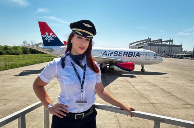 Vanja je prva žena kapetan u ATR floti "Er Srbije"
