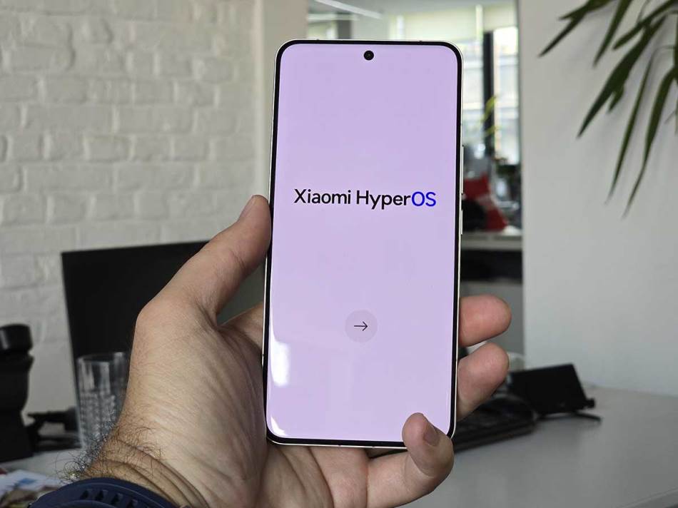 Xiaomi-14-Ultra-HyperOS