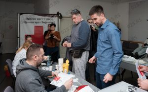 (FOTO) Ratković i Kosanović dali krv na ovogodišnjoj prvoj akciji Crvenog krsta